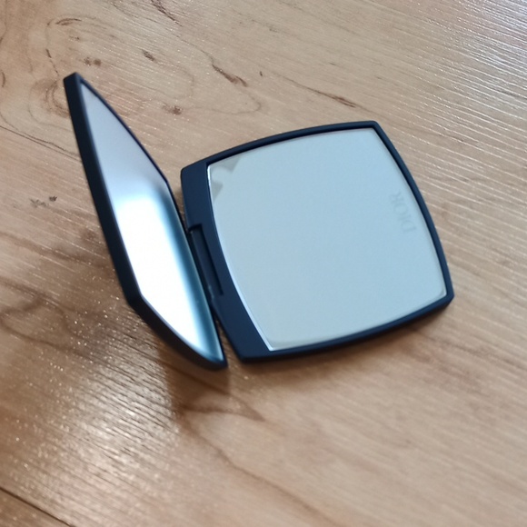 🆕 Christian Dior Compact Mirror for Travel Purse - Picture 9 of 12